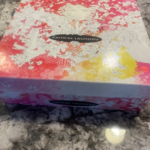 CHINESE LAUNDRY- FRINGE BURNISHED BOOTIES-BRAND NEW 9.5 - Picture 6 of 6